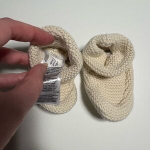 Gap cream knit baby booties 3-6m cotton